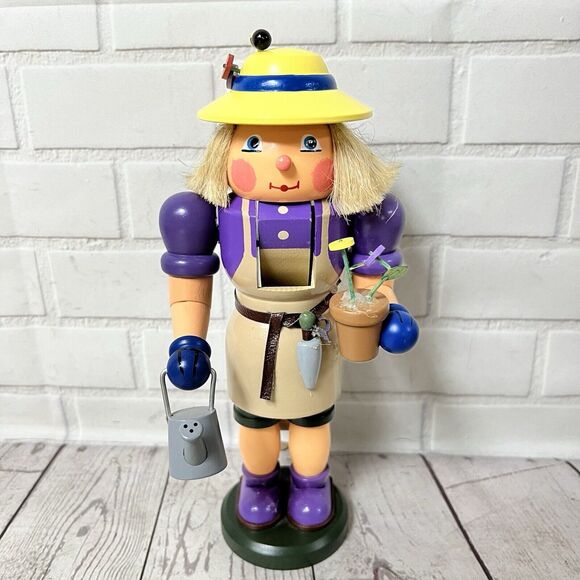 Lady Gardener Wood Nutcracker Erzebirge Germany Christian Ulbricht - Picture 2 of 16